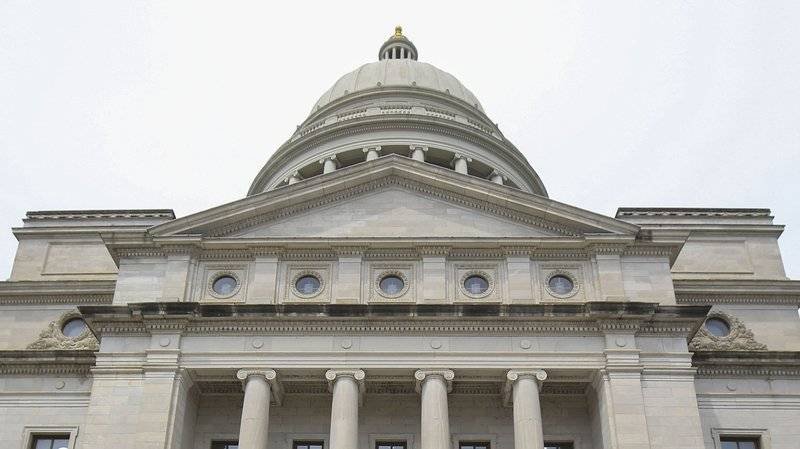 Article image for State Capitol briefs: Senate votes to nix running-car law