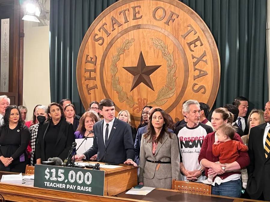 Article image for 2 Texas teacher groups rally behind $15K pay raise legislation