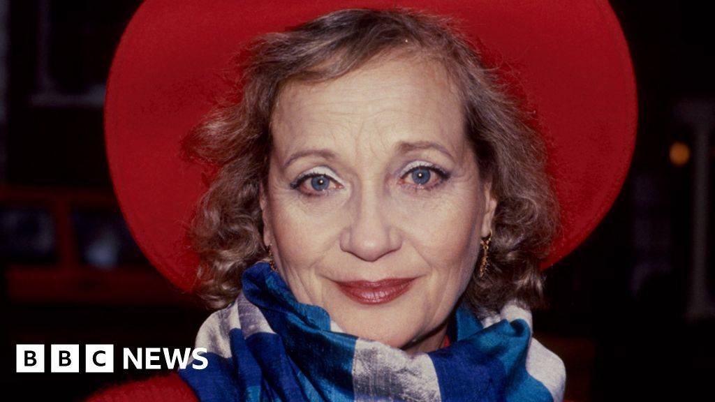 Article image for Sylvia Syms: Veteran British actress dies at 89