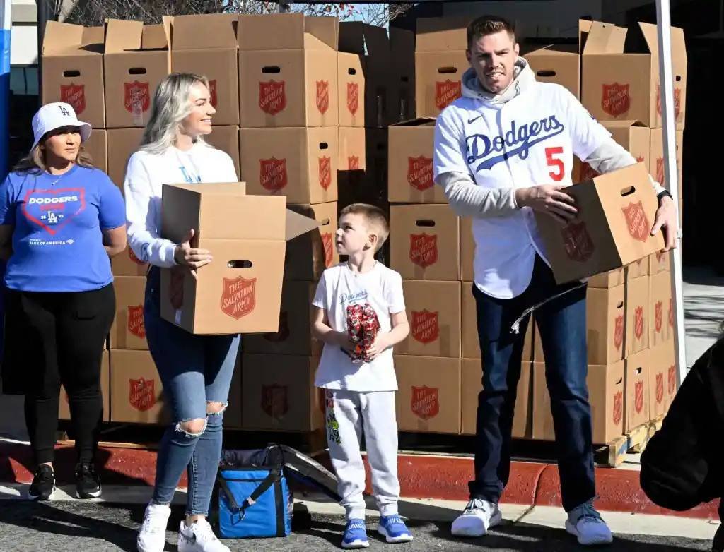 Article image for Dodgers star Freddie Freeman comes to Long Beach to deliver food