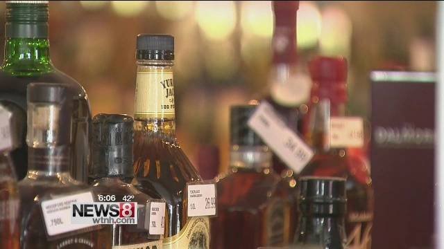 Article image for Bill would prohibit open alcoholic drinks inside cars in Connecticut