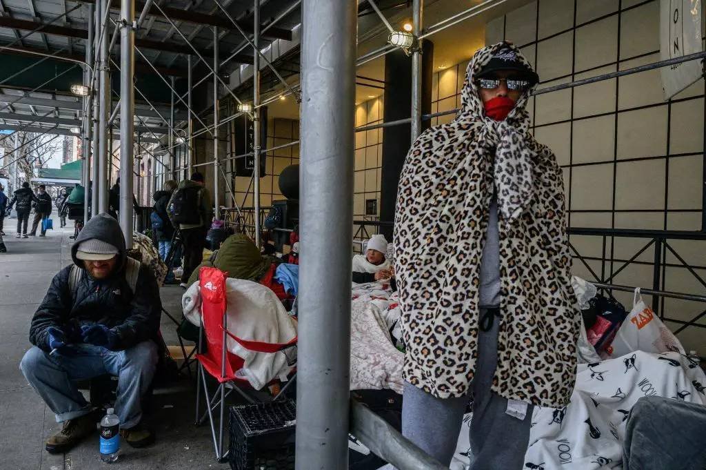 Article image for NYPD Clears Out Migrants Sleeping Outside Watson Hotel