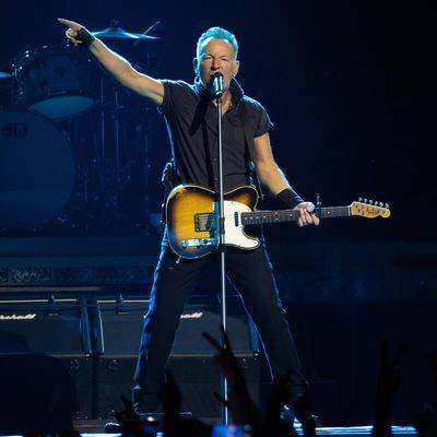 Article image for Bruce Springsteen shows Tampa who’s the boss