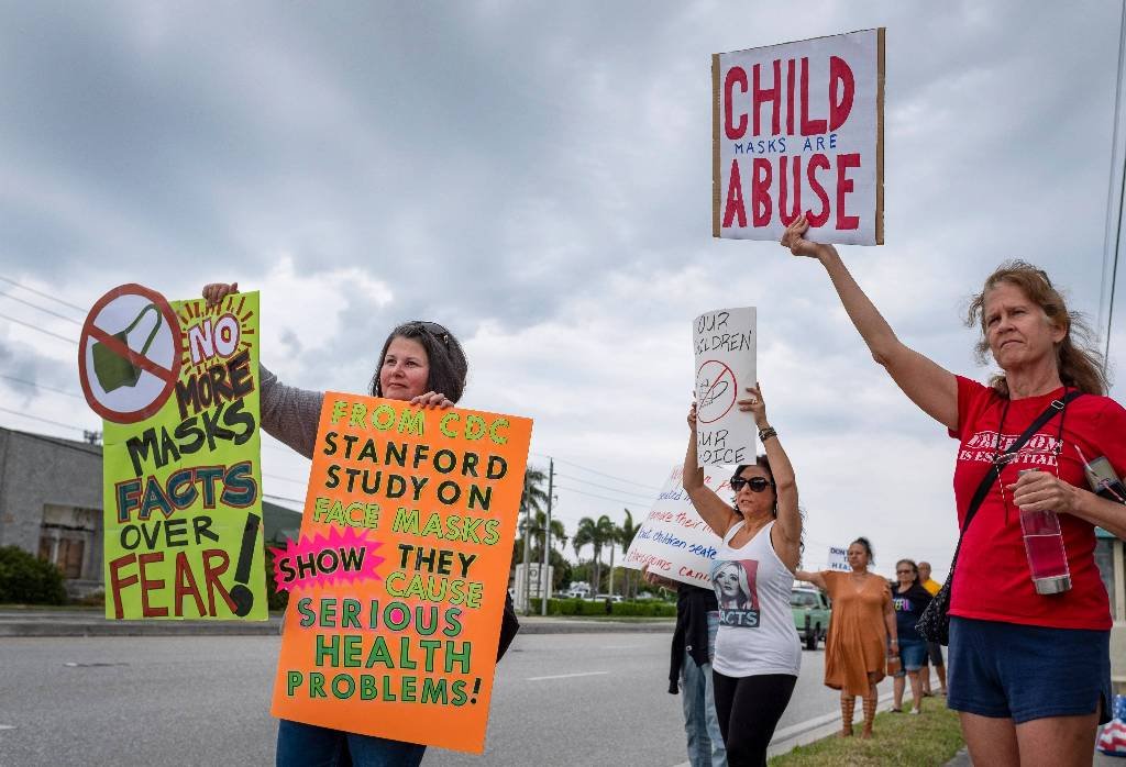 Article image for Leave signs and insults at home: Palm Beach County School Board could clamp down on speakers
