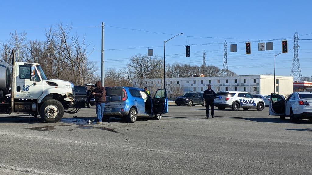 Article image for Stolen vehicle crash disrupts major Mishawaka intersection