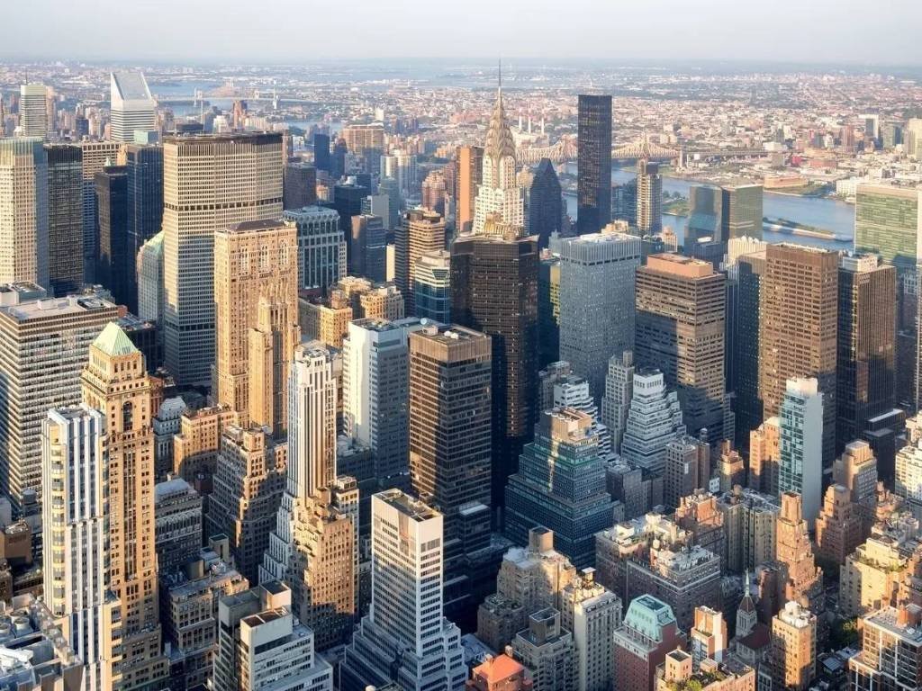 Article image for Half Of Manhattan Workers Are Back In Offices, Study Finds