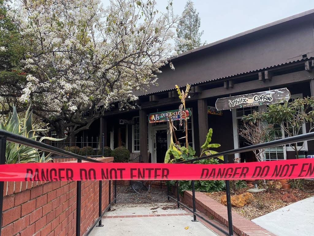 Article image for Fire guts Bill’s Cafe and AJ Cleaners at Midtown Palo Alto shopping plaza