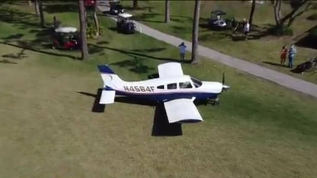 Article image for Plane lands on golf course in Fort Myers
