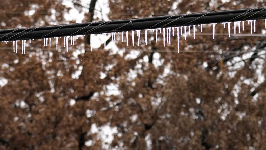 Article image for Power outages continue in Texas as Northeast braces for subzero temps