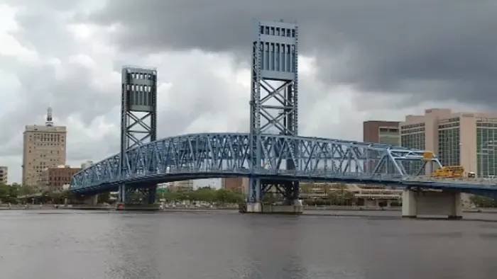 Article image for TRAFFIC ALERT: All lanes on Main Street Bridge reopened after crash with injuries