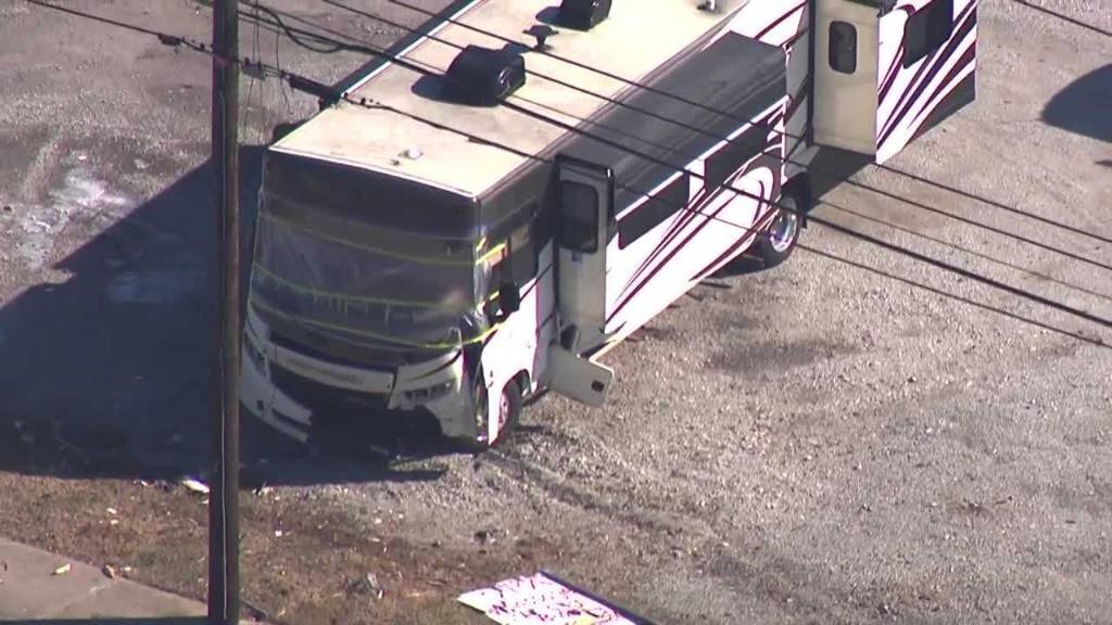 Article image for Driver dies after crashing into RV at dealership on Dixie Highway, LMPD says