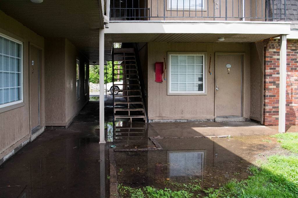 Article image for Evansville apartment residents say they’re living in awful conditions, being ignored