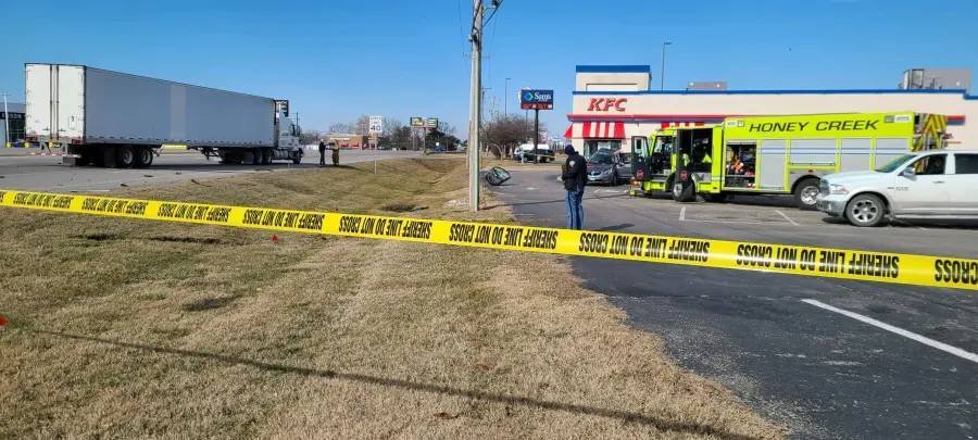 Article image for US 41 semi vs SUV crash kills 2 in Terre Haute