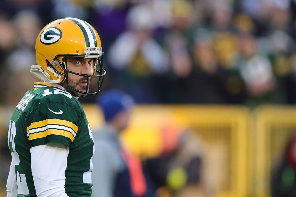 Article image for Aaron Rodgers buzz: ‘Becoming clear…trade feels more possible than ever’
