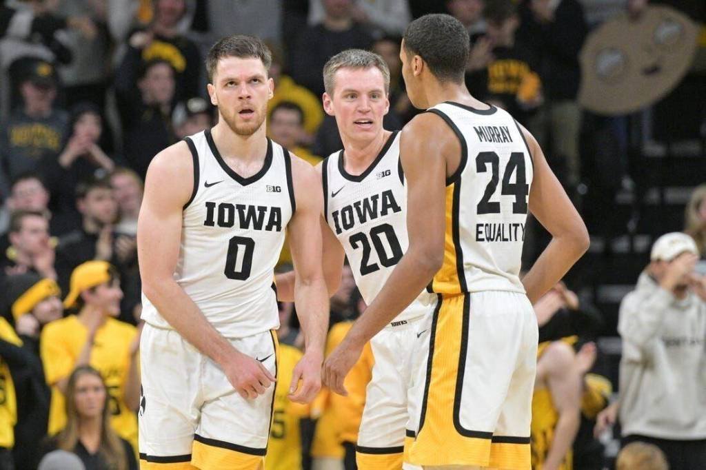 Article image for Illinois, Iowa aim to keep moving up Big Ten standings