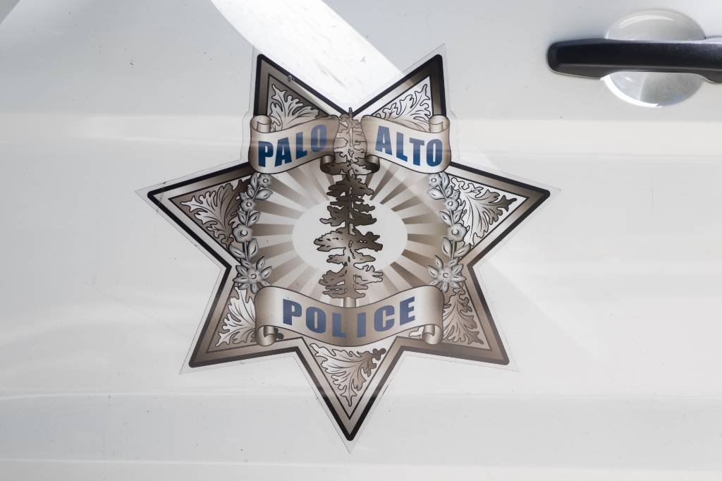 Article image for Palo Alto police investigate ‘jewelry swap’ crime at Walgreens parking lot