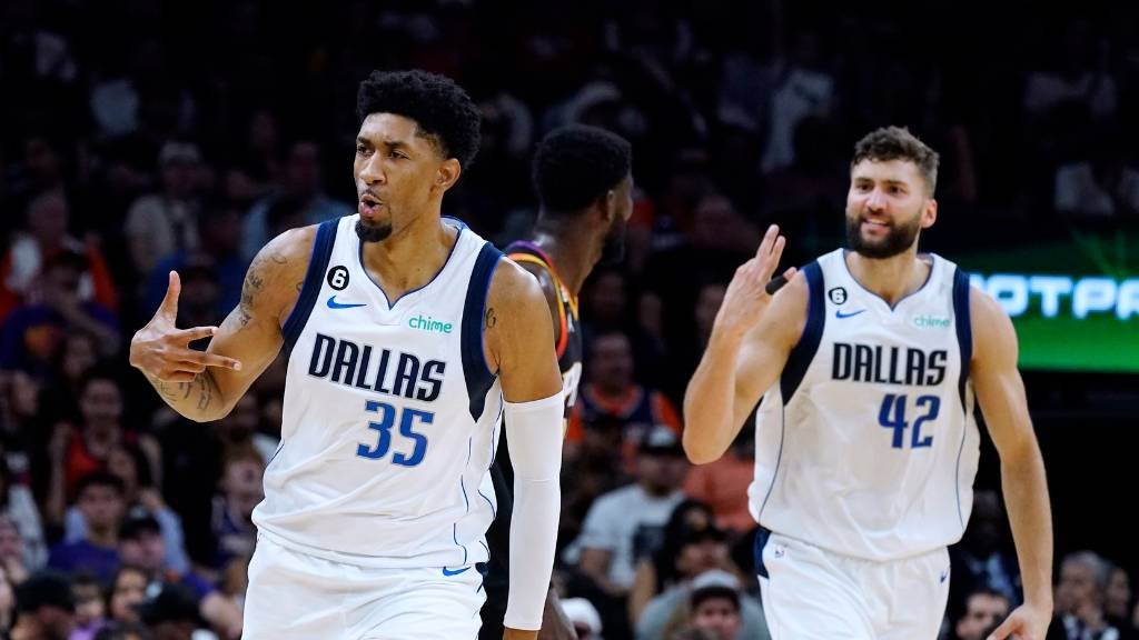 Article image for Jason Kidd gives update on Christian Wood, Maxi Kleber injuries, possible return for Mavs