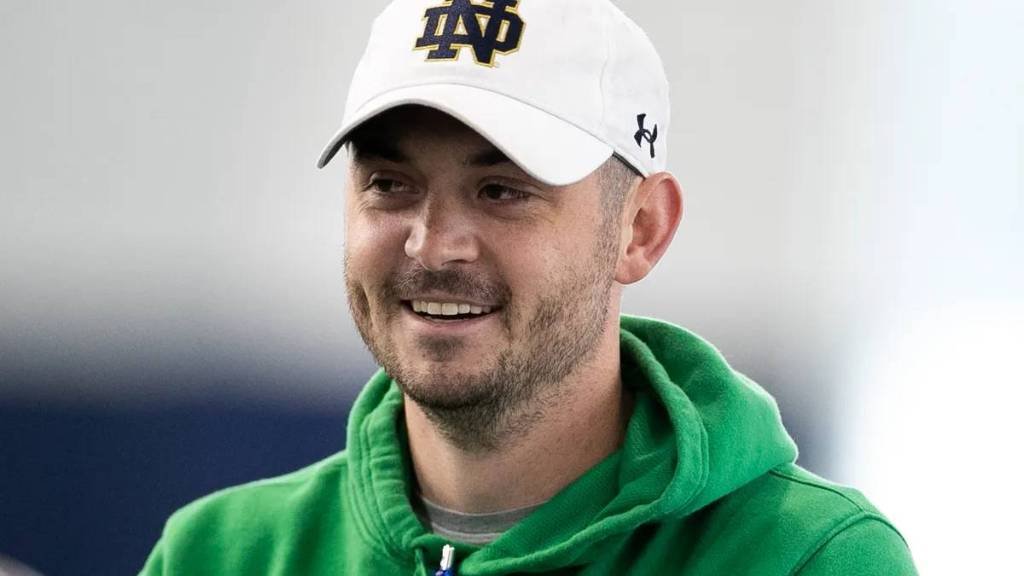 Article image for Source: Notre Dame football players informed that OC Tommy Rees is leaving for Alabama job