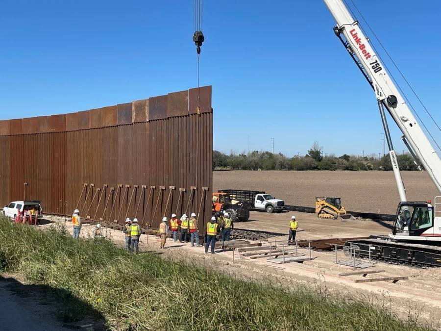 Article image for Gov. Greg Abbott hires ‘border czar’ to accelerate wall construction