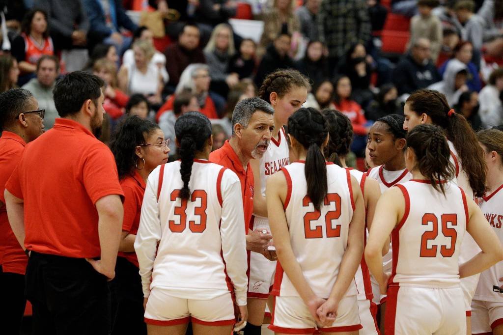 Article image for Redondo Sea Hawks soar back with 56-44 victory over Mira Costa Mustangs