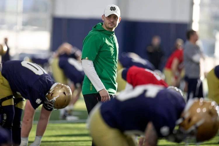 Article image for AP source: Alabama hiring Notre Dame OC Tommy Rees