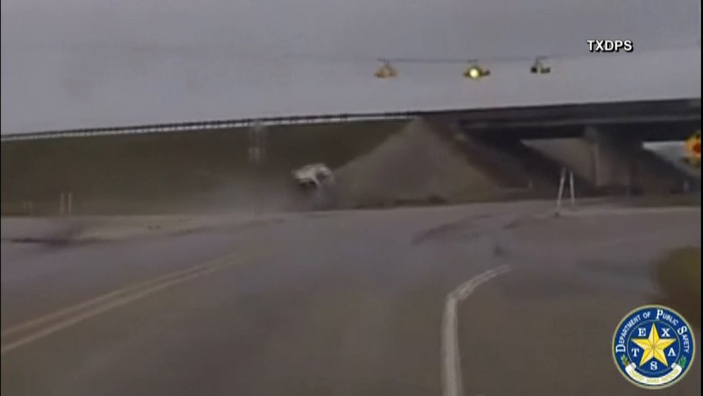 Article image for Human smuggler crashes vehicle onto Texas Highway during high-speed pursuit