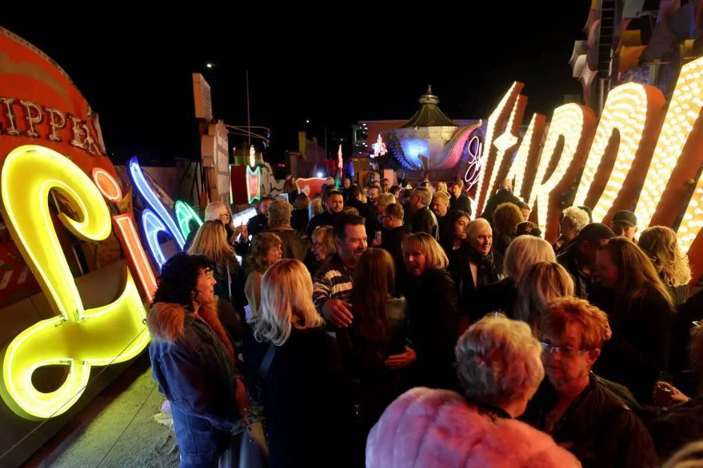 Article image for A very Vegas proposal lights up Neon Museum event